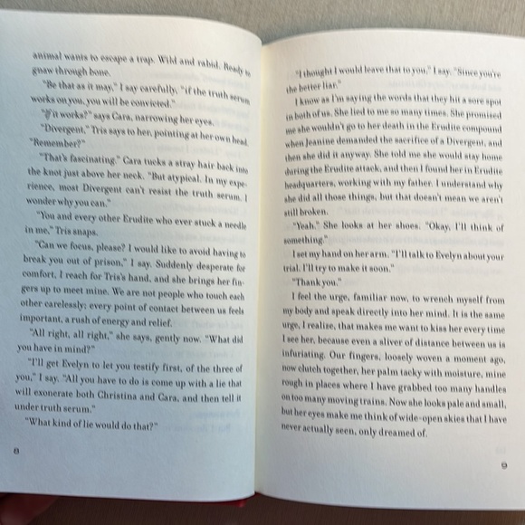🌈2/$8  Allegiant #3 in the Divergent Series - Picture 12 of 12